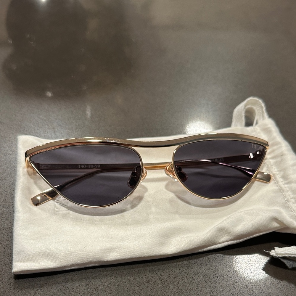 Dezi Tóxica sunglasses